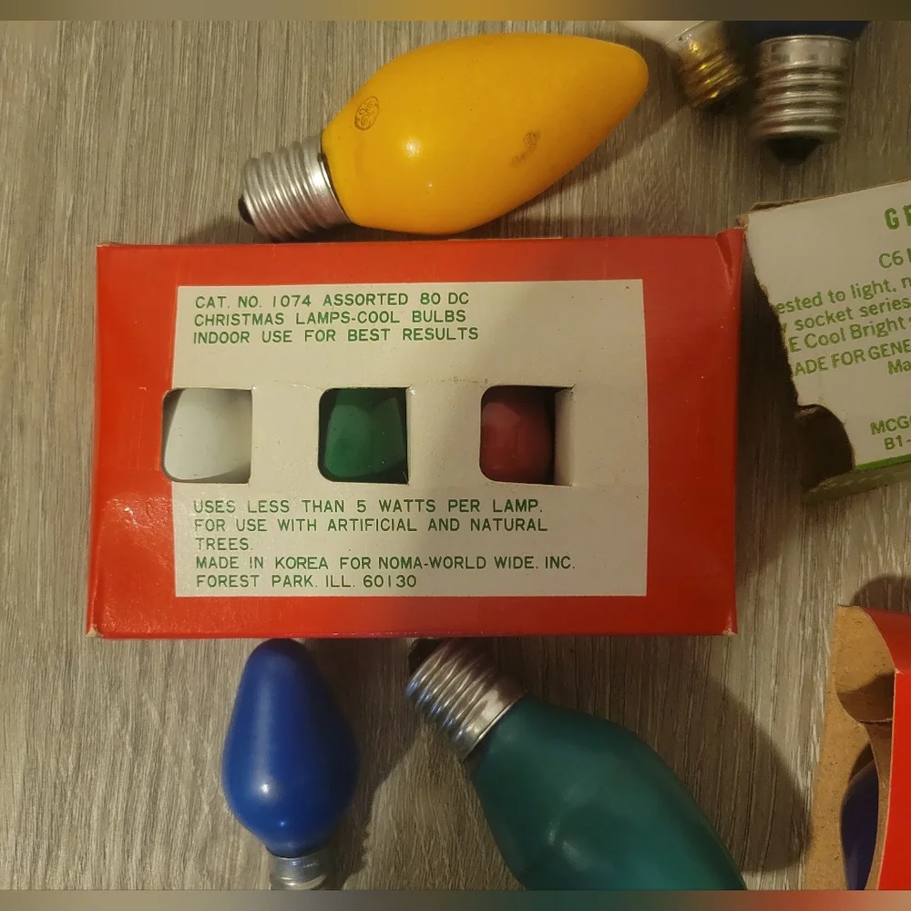 Variety of 27 vintage light bulbs some in origional packaging